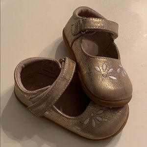 See Kai Run Size 6 Gold Toddler Girl Shoes💖
